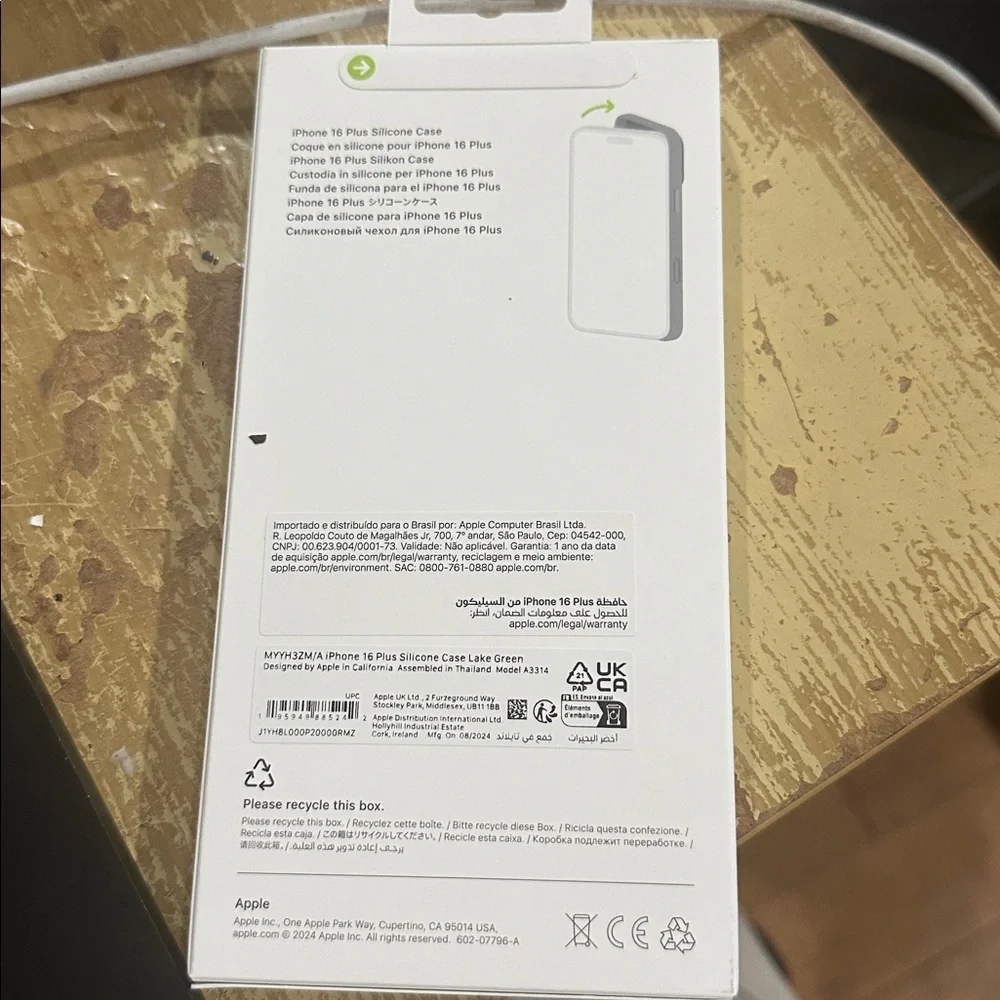 NIB Apple Silicone Case with MagSafe for iPhone 16 Plus -- lake green